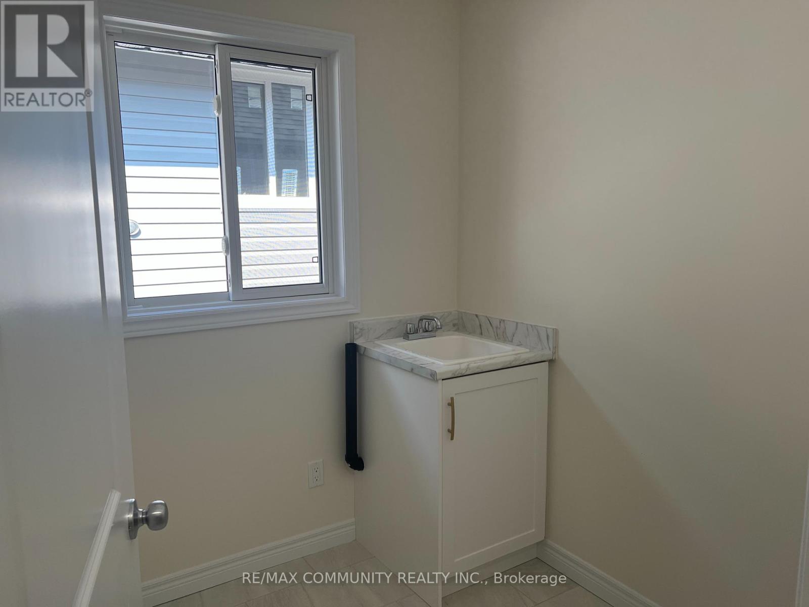 Photo 24 of 236 Oneil Street, Peterborough North ON