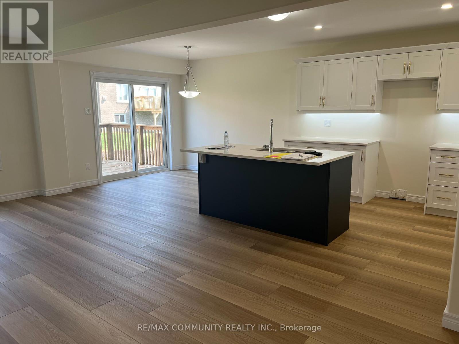 Photo 3 of 236 Oneil Street, Peterborough North ON