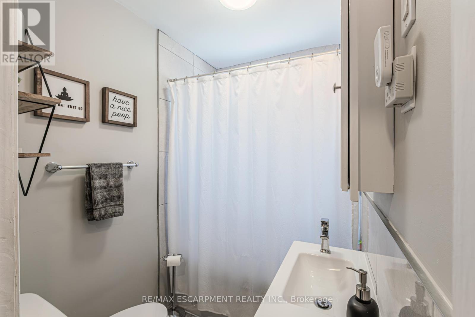 Single Family House for Sale in  ABERFOYLE AVENUE Hamilton (Rosedale) 