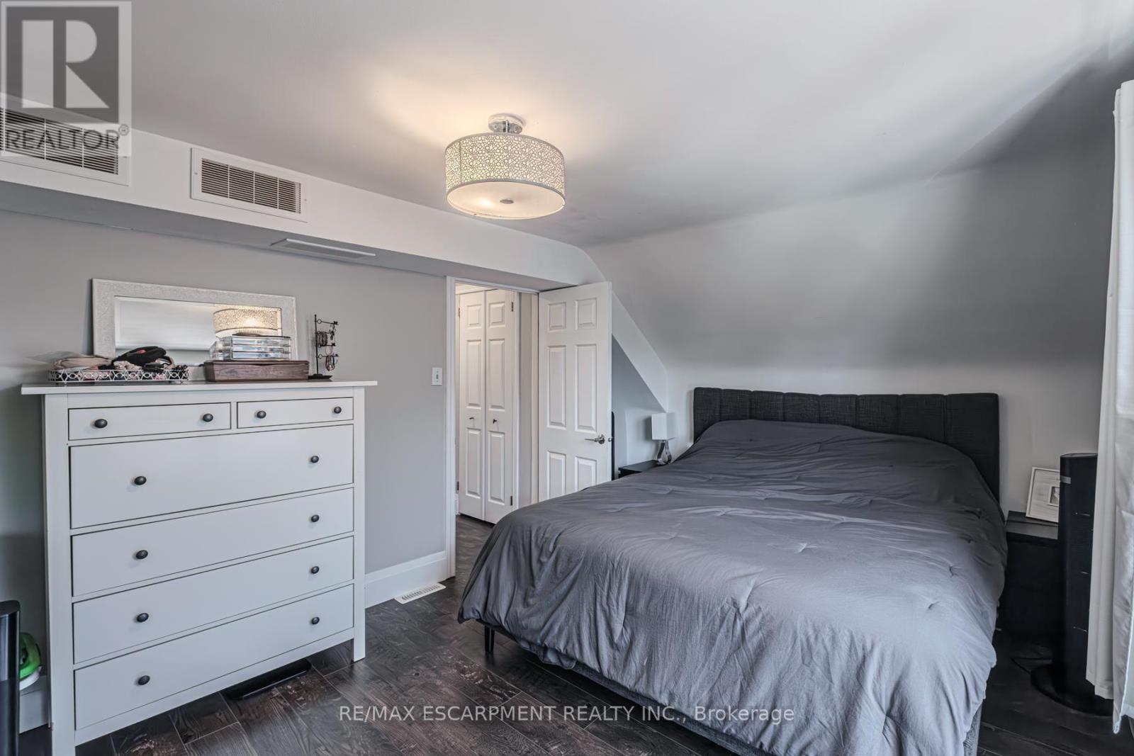 Single Family House for Sale in  ABERFOYLE AVENUE Hamilton (Rosedale) 