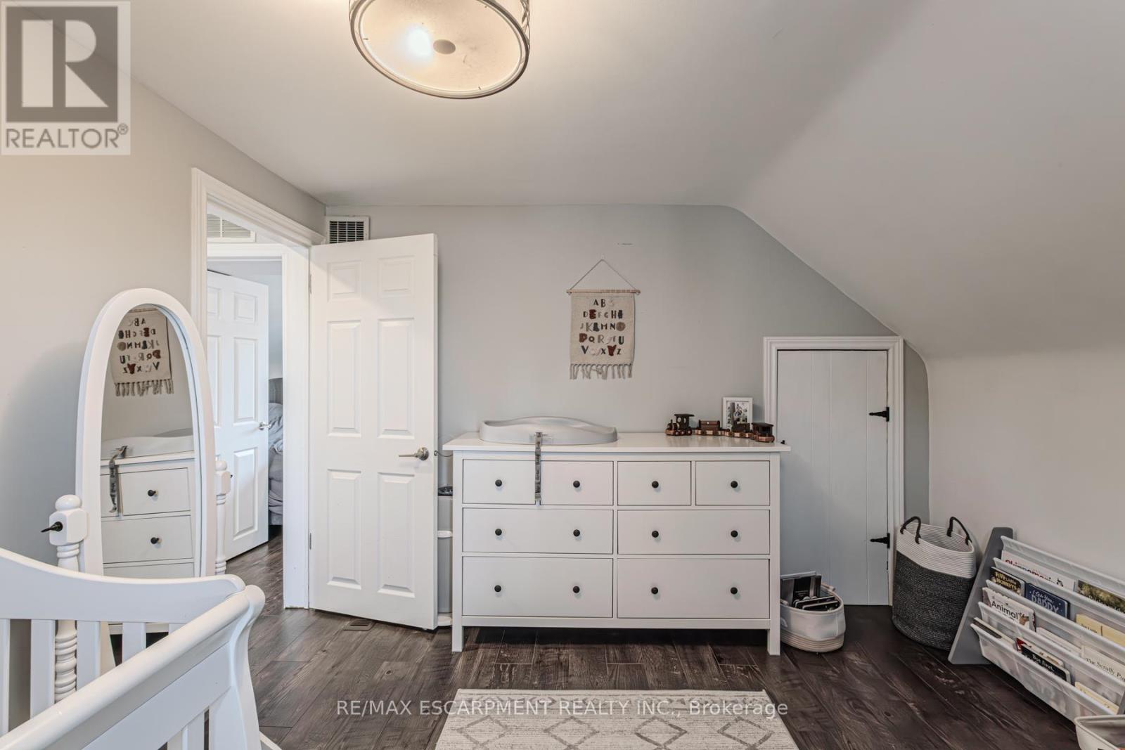 Single Family House for Sale in  ABERFOYLE AVENUE Hamilton (Rosedale) 