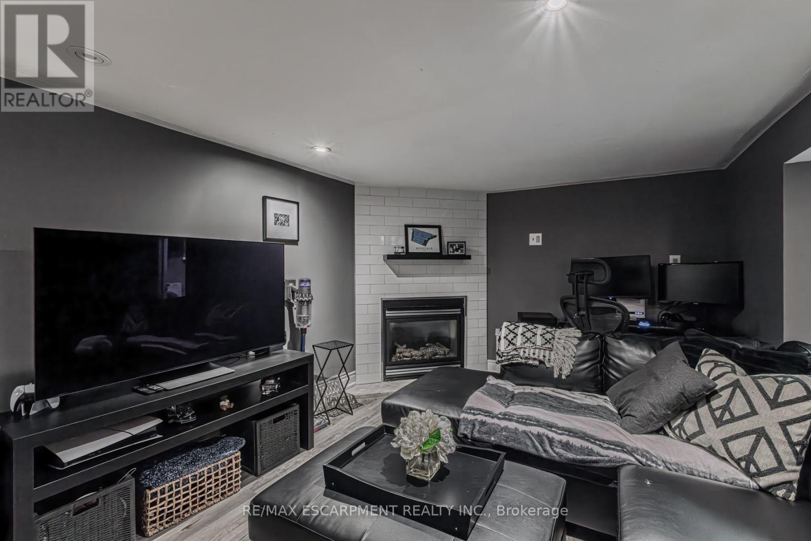 Single Family House for Sale in  ABERFOYLE AVENUE Hamilton (Rosedale) 