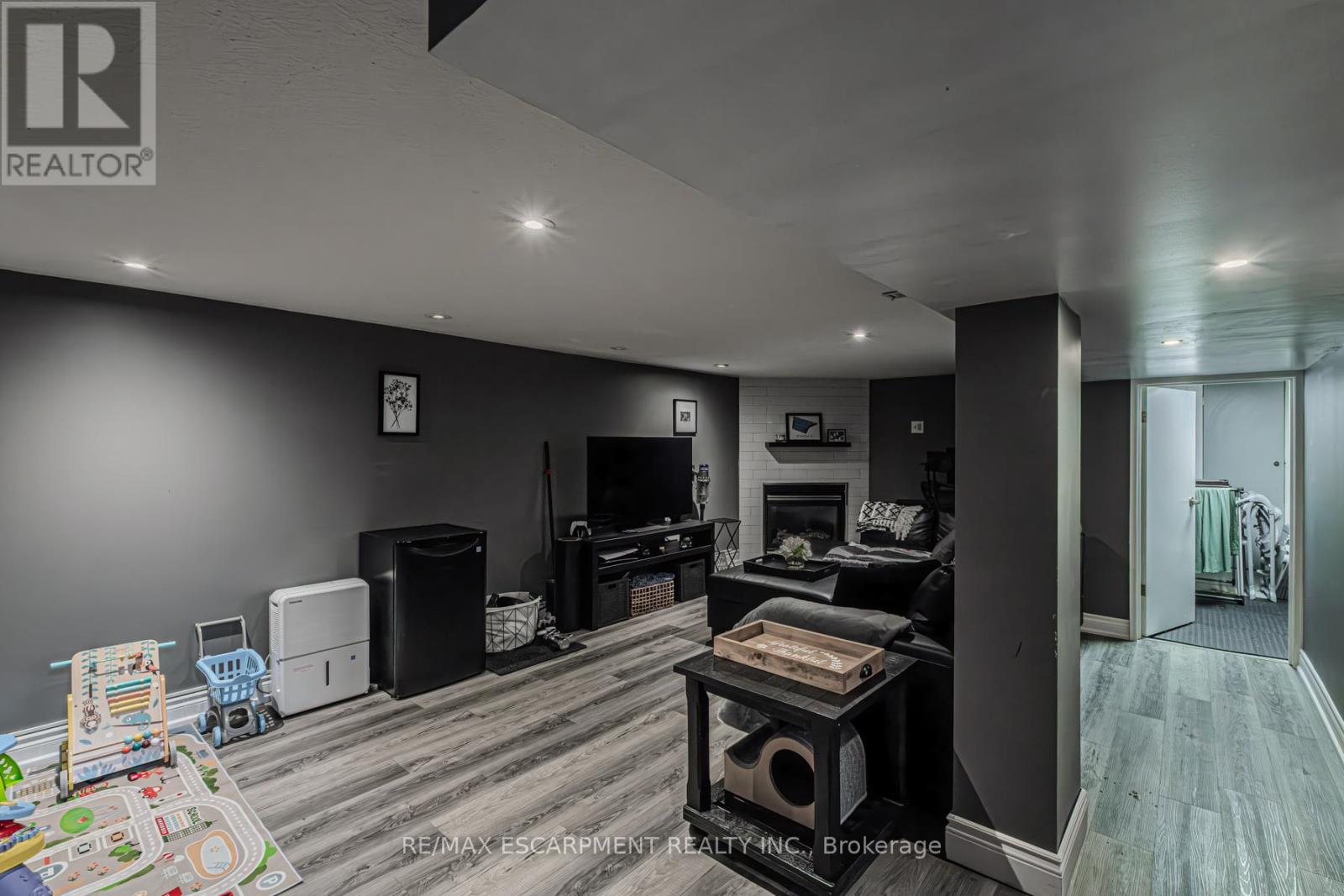 Single Family House for Sale in  ABERFOYLE AVENUE Hamilton (Rosedale) 