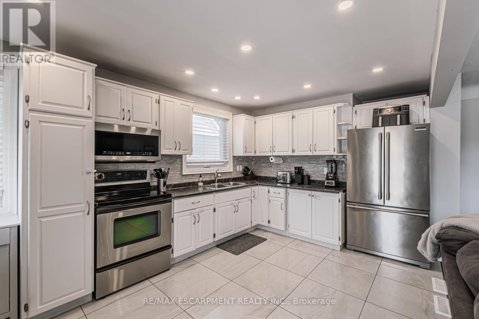 Single Family House for Sale in  ABERFOYLE AVENUE Hamilton (Rosedale) 