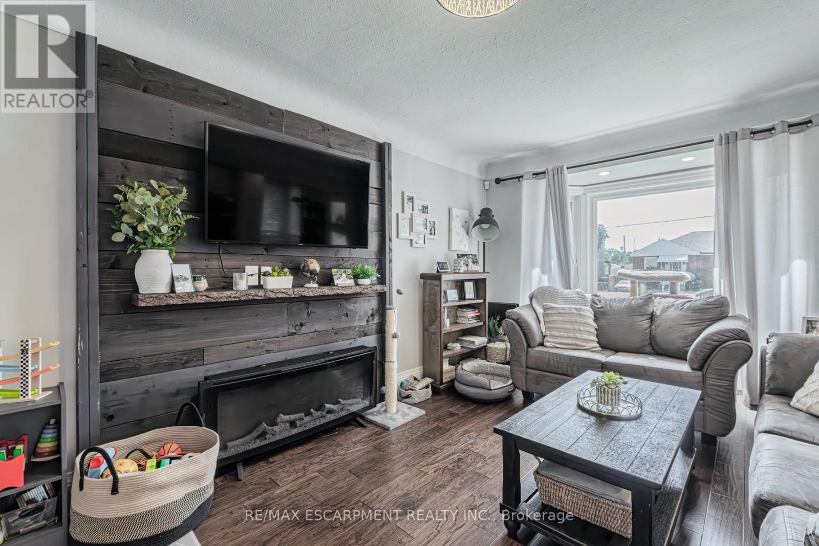 Single Family House for Sale in  ABERFOYLE AVENUE Hamilton (Rosedale) 