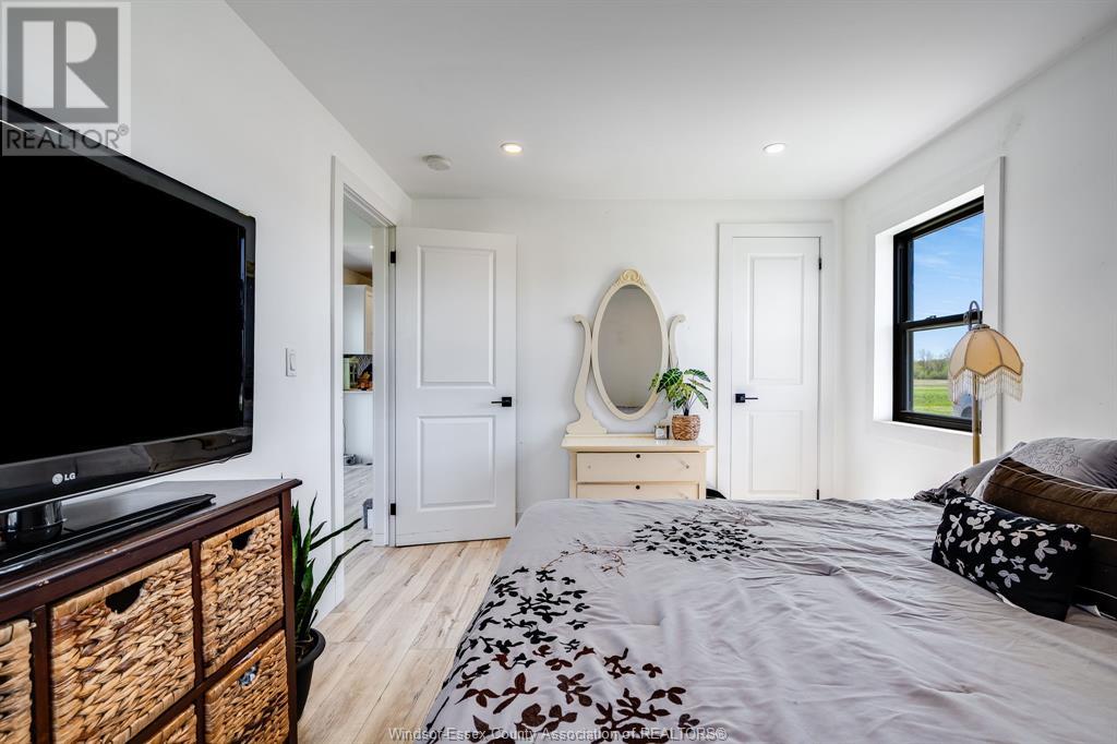 Photo 47 of 242 Mersea Rd 21, Leamington ON