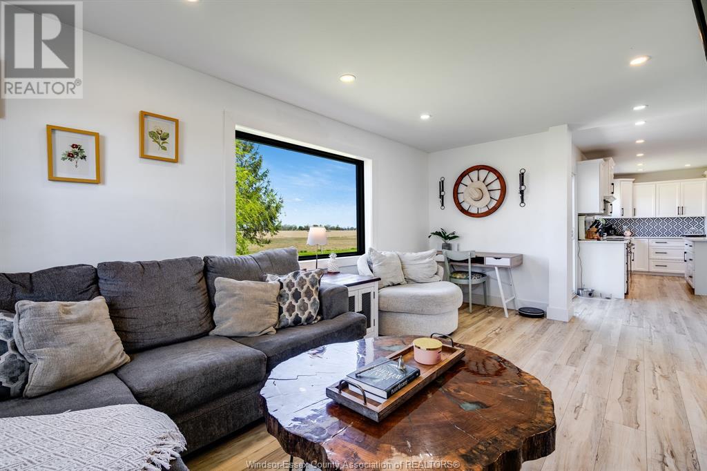 Photo 21 of 242 Mersea Rd 21, Leamington ON