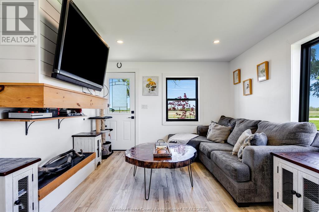 Photo 10 of 242 Mersea Rd 21, Leamington ON