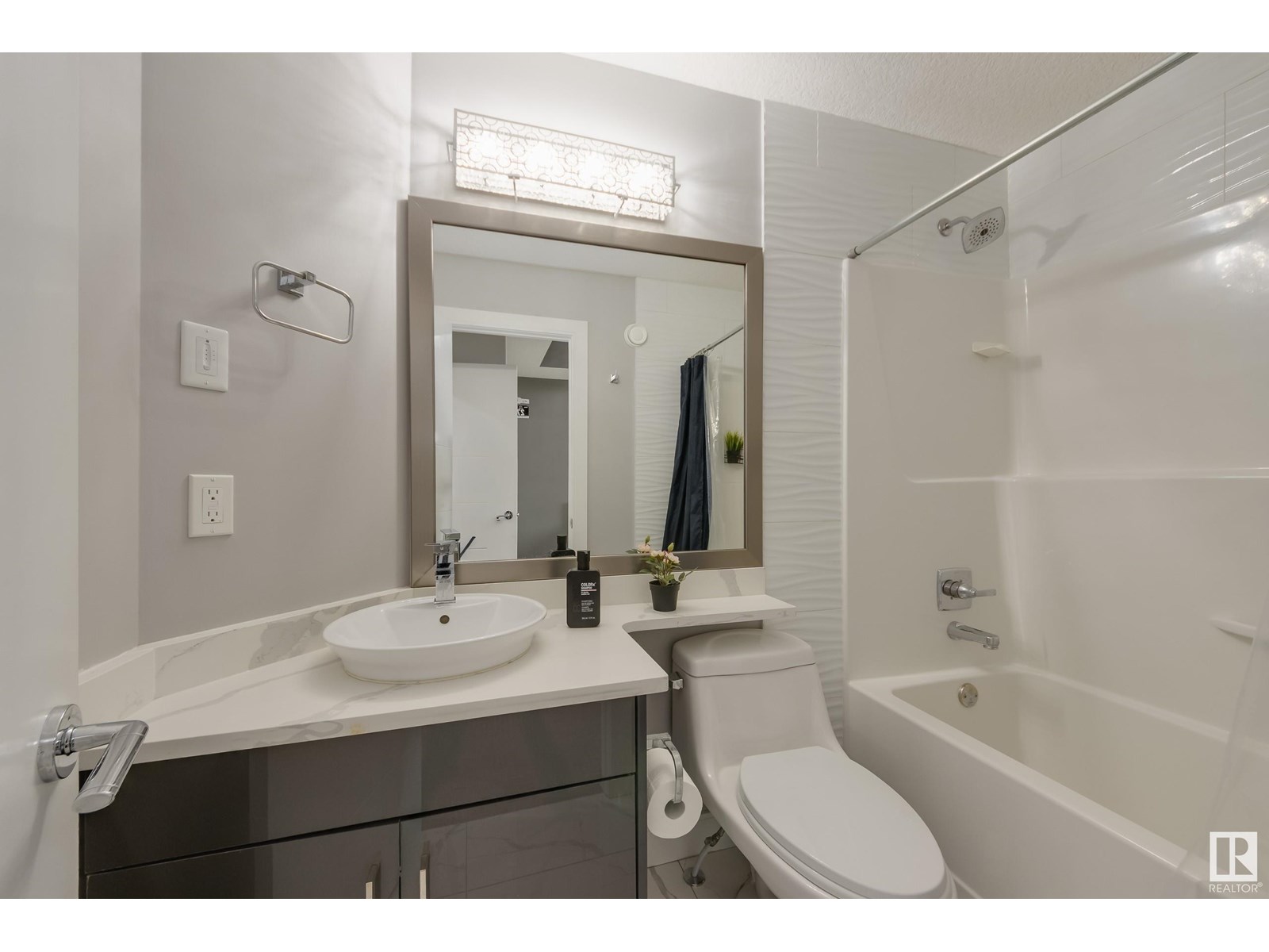 Photo 3 of 16768 61 St Nw, Edmonton AB