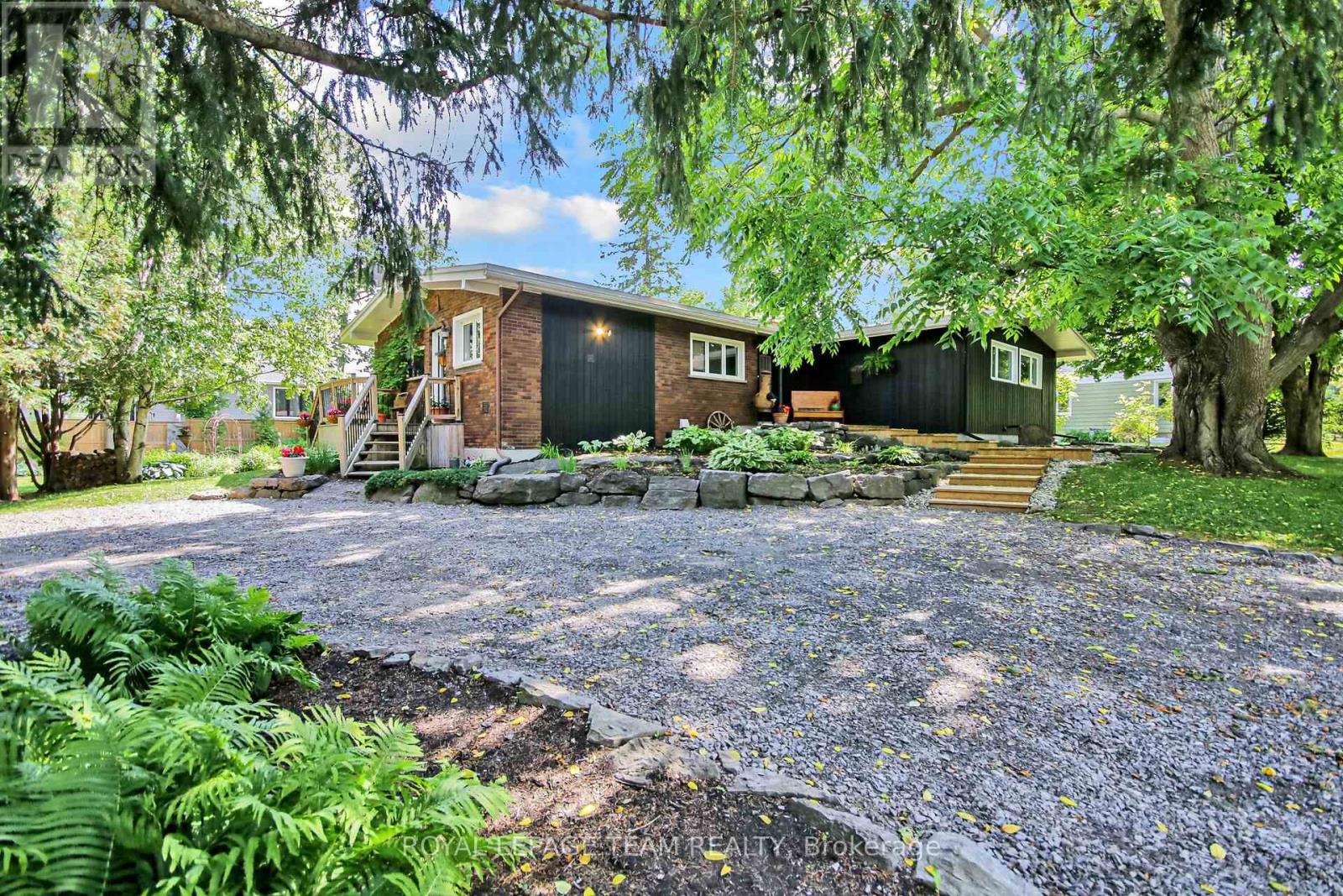 Expansive driveway!