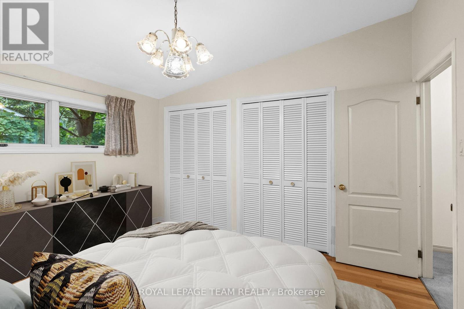 Photo 12 of 1952 Fairbanks Avenue, Ottawa ON
