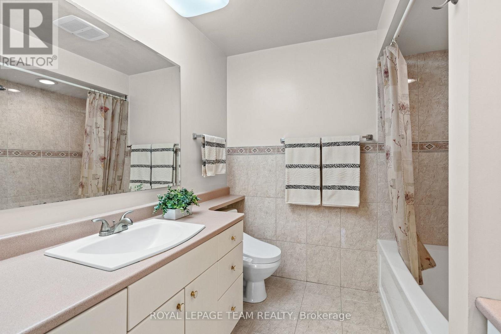 Photo 36 of 1952 Fairbanks Avenue, Ottawa ON