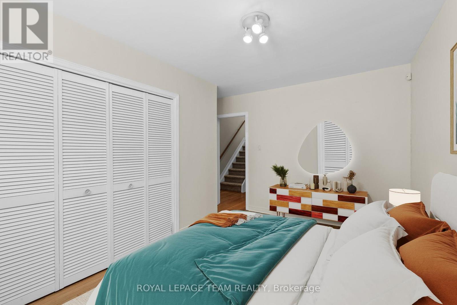Photo 18 of 1952 Fairbanks Avenue, Ottawa ON