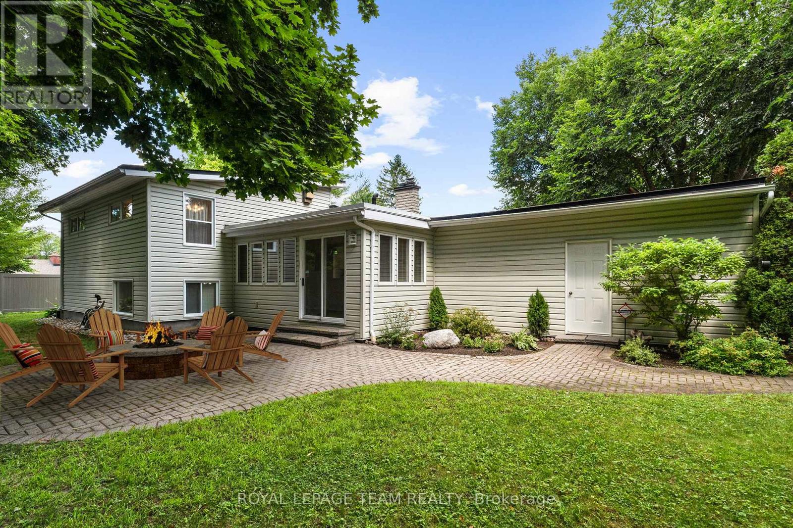 Photo 10 of 1952 Fairbanks Avenue, Ottawa ON