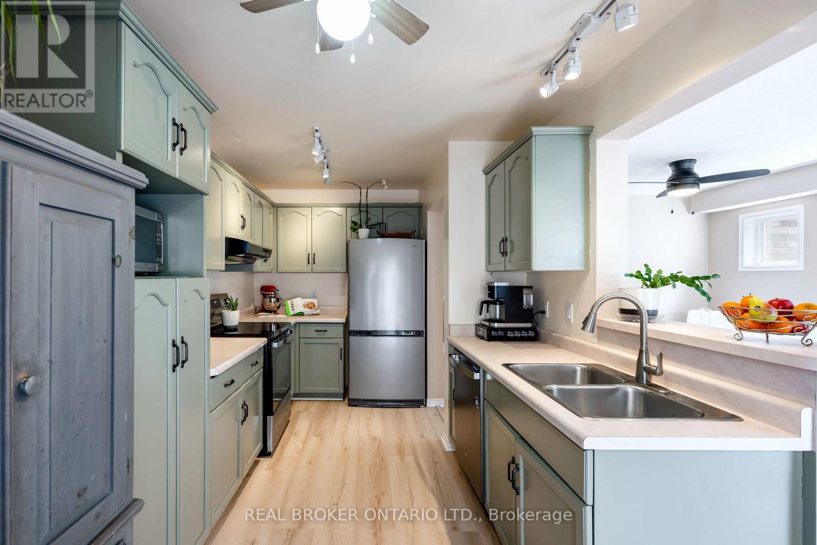 Photo 11 of 107 Glengarry Road, Orangeville ON