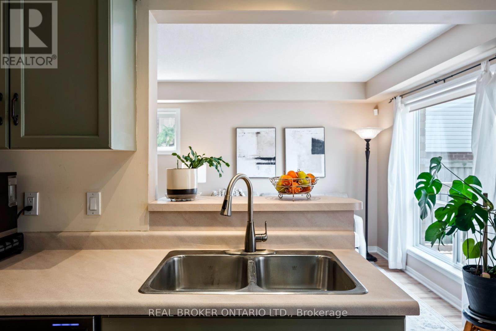 Photo 15 of 107 Glengarry Road, Orangeville ON