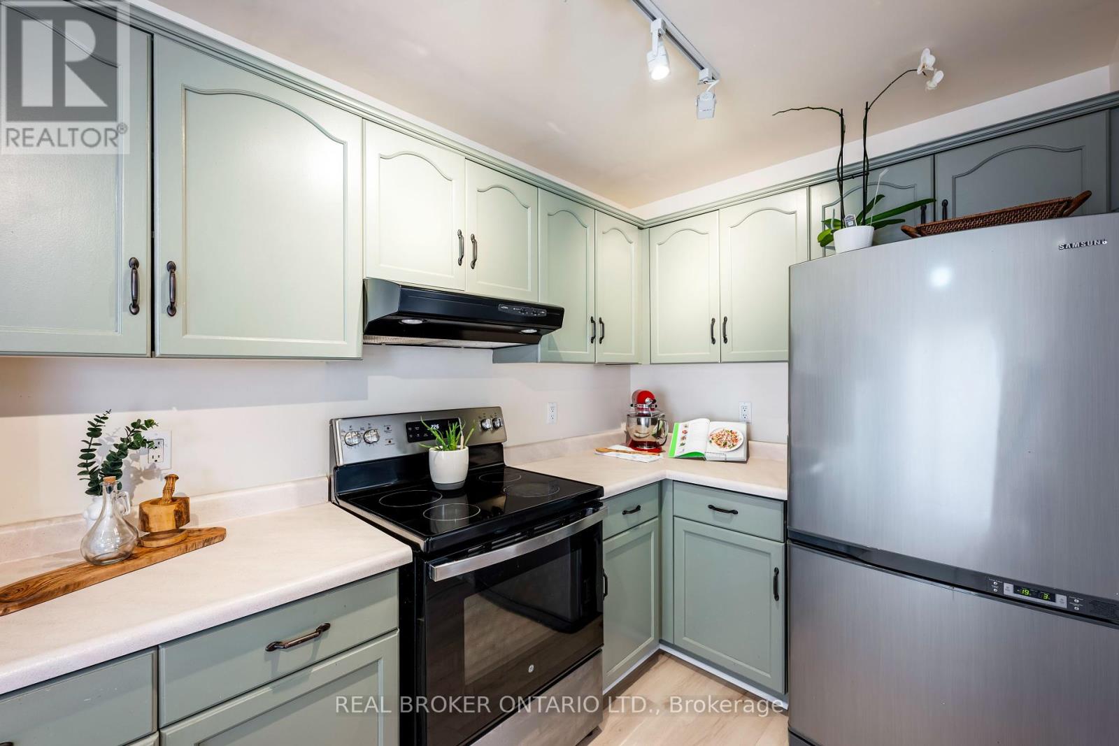 Photo 7 of 107 Glengarry Road, Orangeville ON