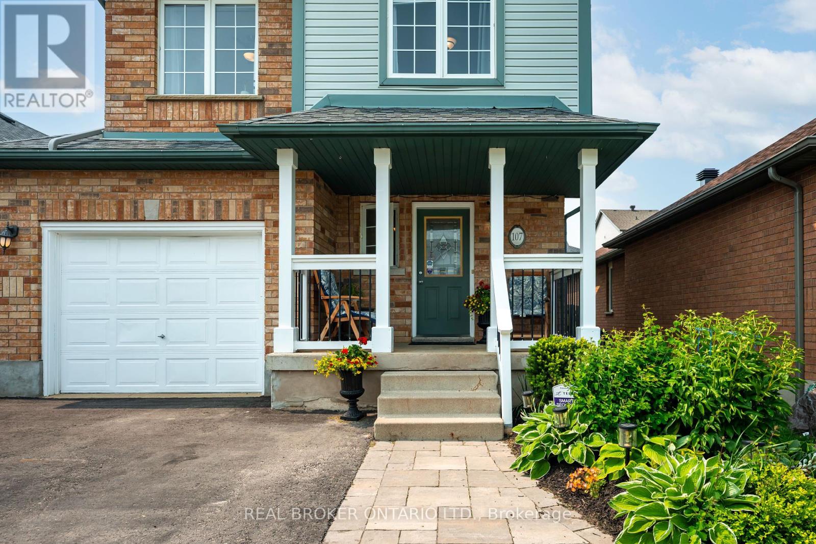 Photo 33 of 107 Glengarry Road, Orangeville ON