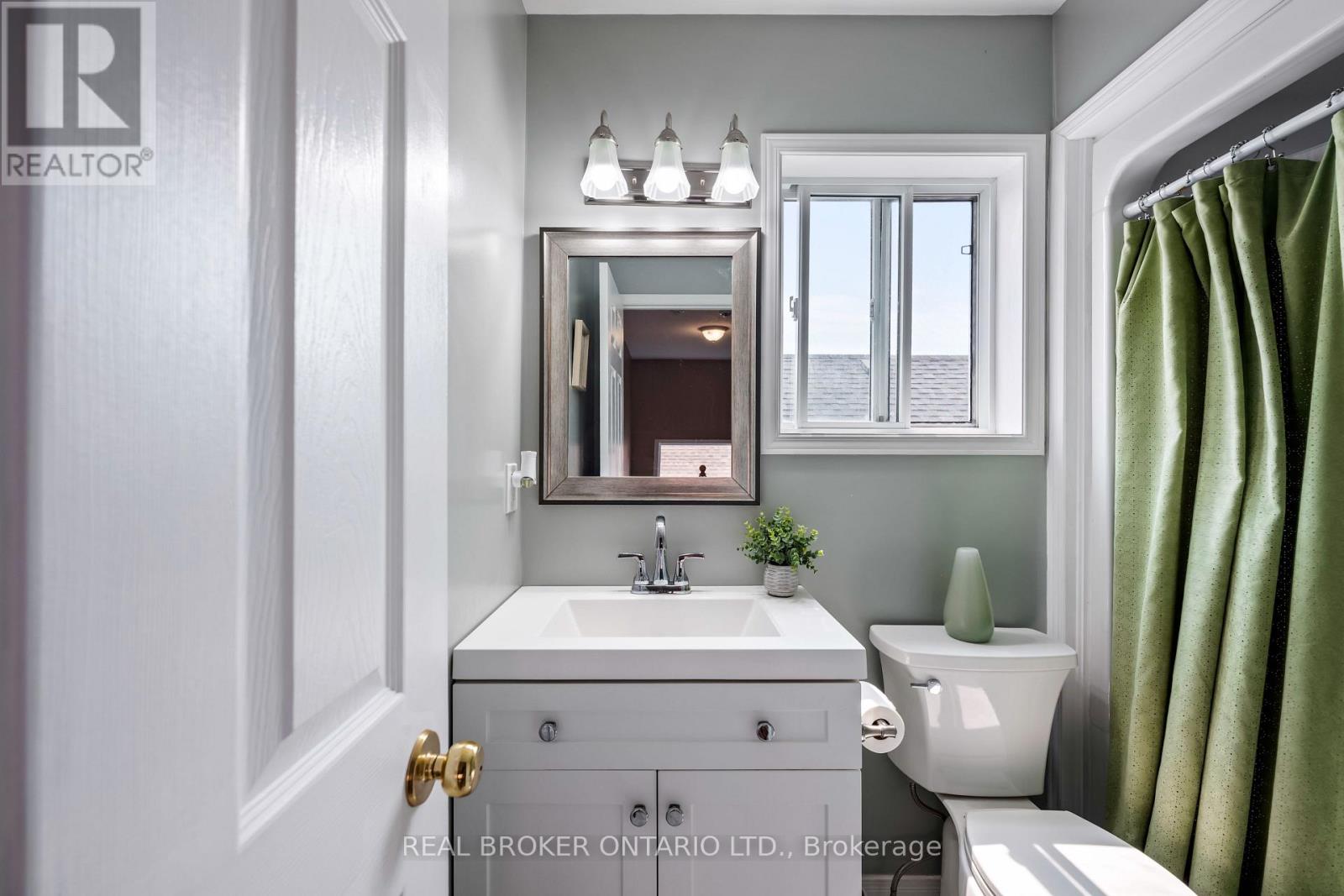 Photo 31 of 107 Glengarry Road, Orangeville ON