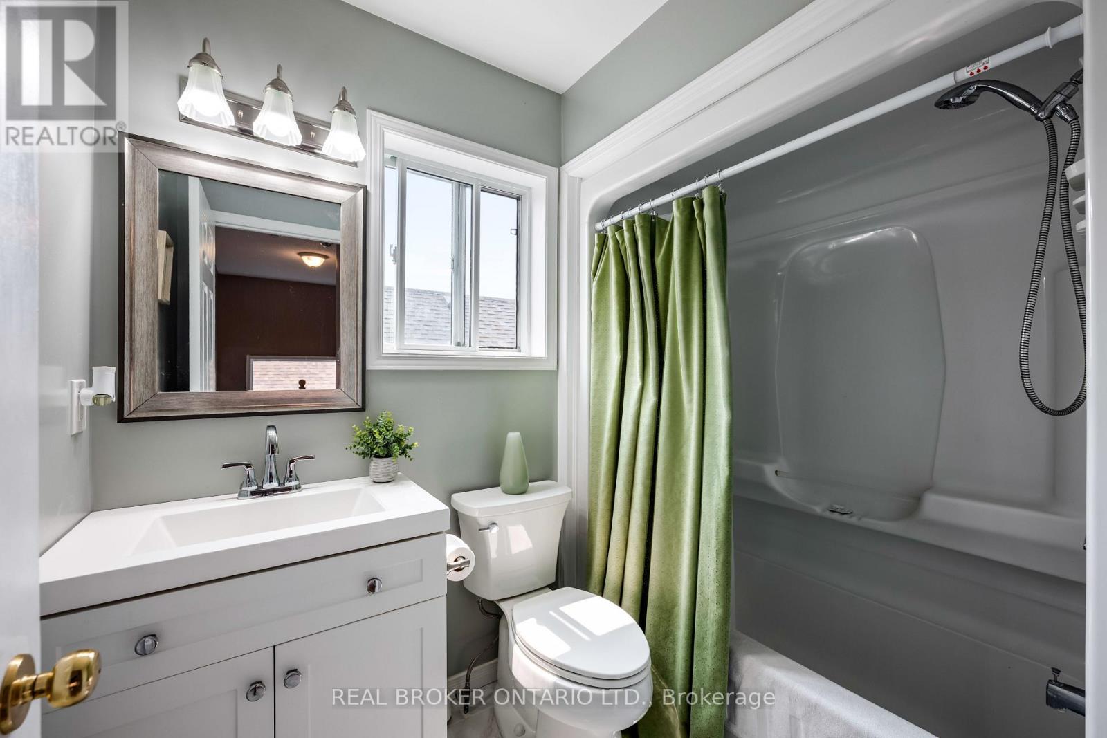 Photo 10 of 107 Glengarry Road, Orangeville ON