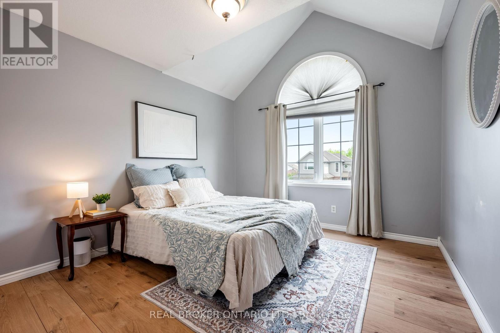 Photo 32 of 107 Glengarry Road, Orangeville ON