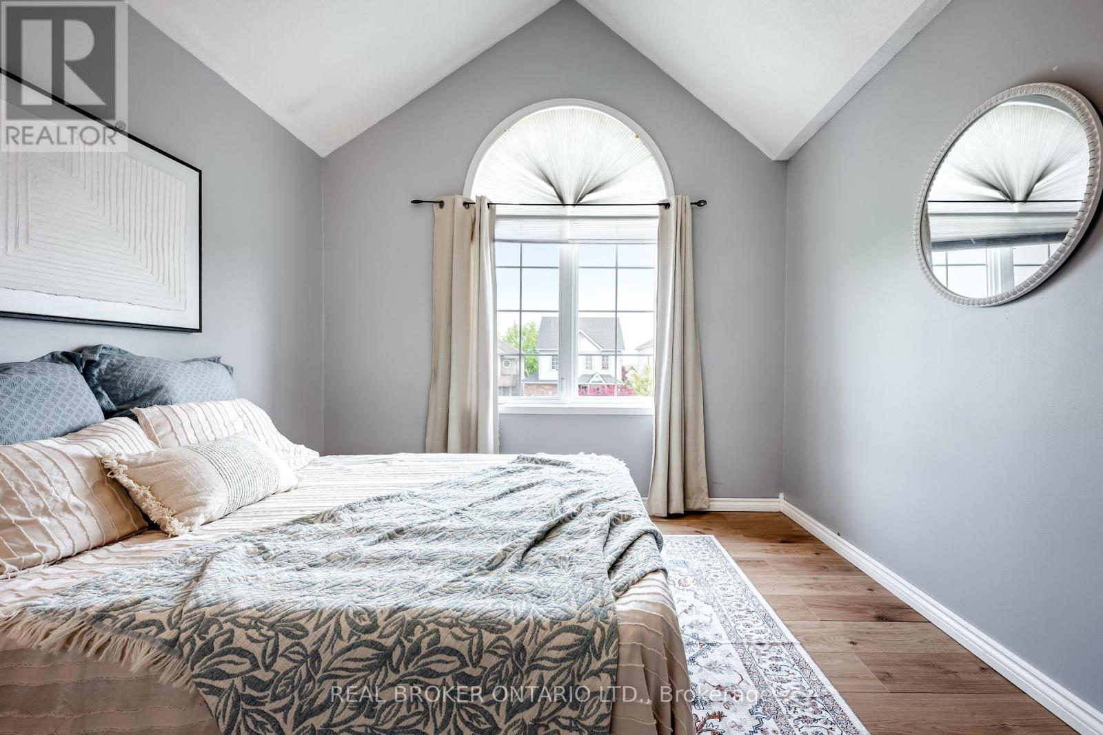 Photo 23 of 107 Glengarry Road, Orangeville ON