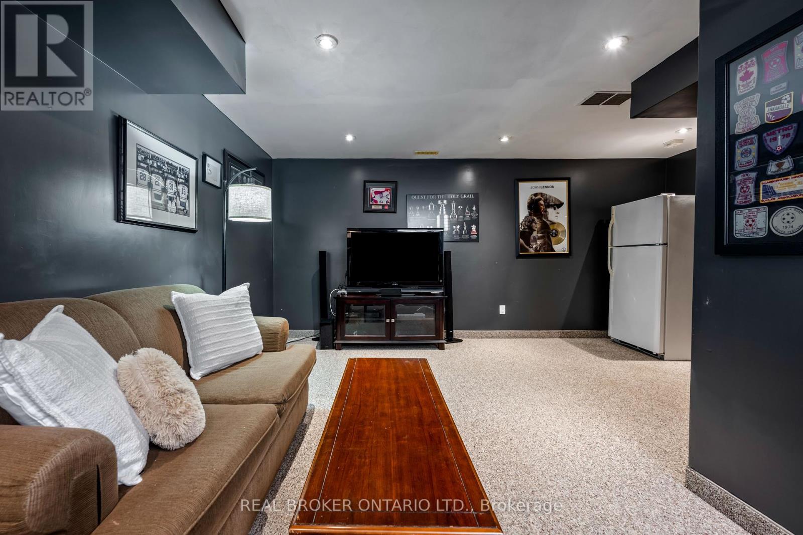 Photo 3 of 107 Glengarry Road, Orangeville ON