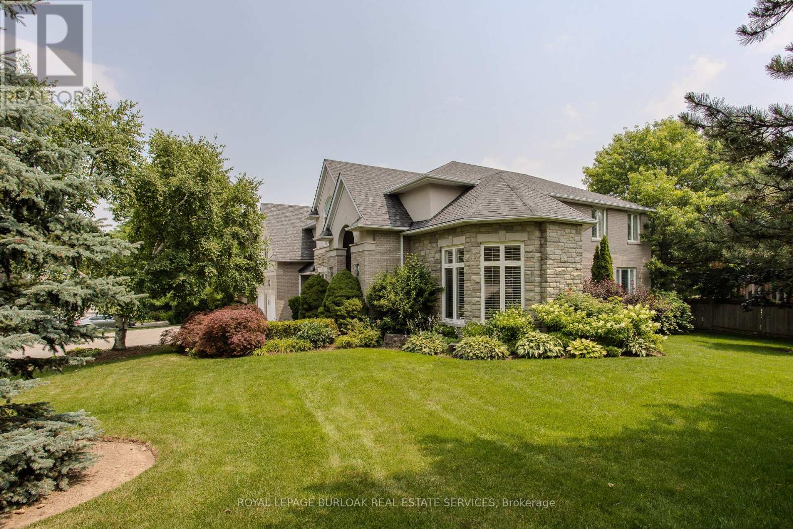 Photo 4 of 1400 Tamworth Court, Burlington ON
