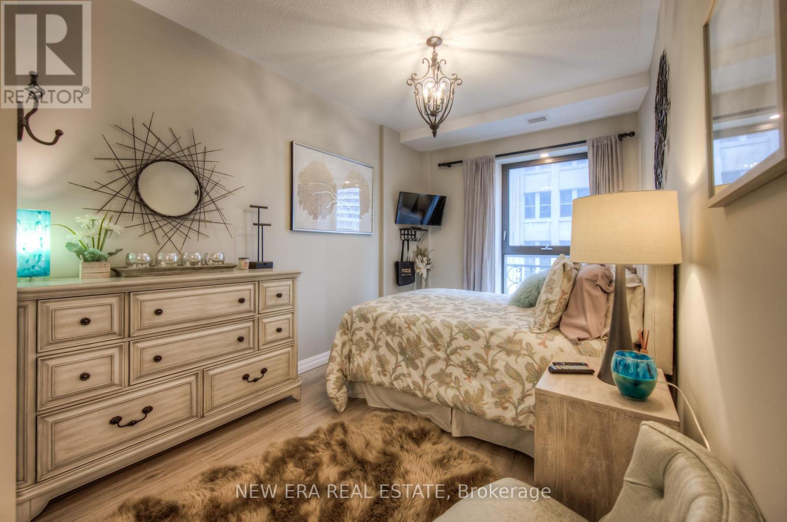 Photo 5 of 506 112 King Street E, Hamilton ON