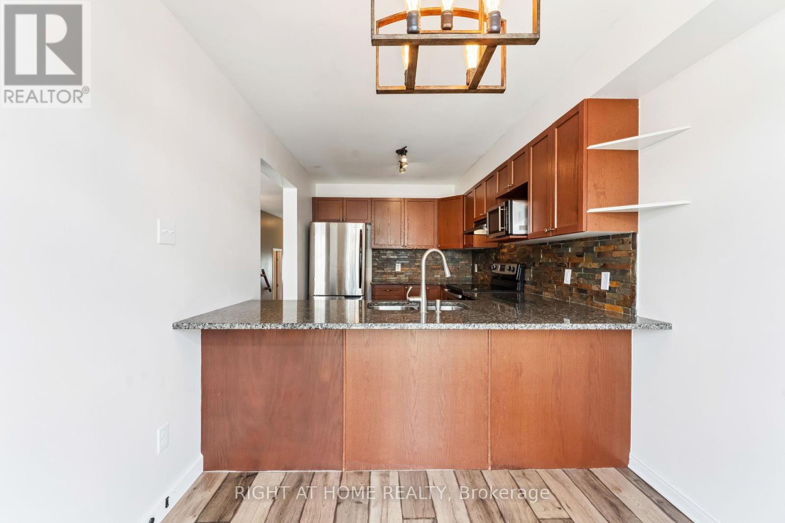 Photo 20 of 142 Lokoya Street, Ottawa ON
