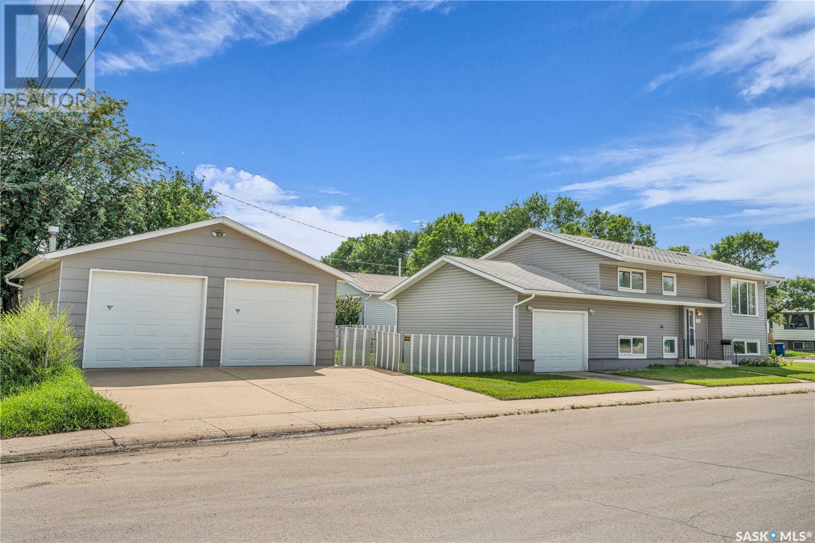 1740 G AVENUE N, Saskatoon, Saskatchewan