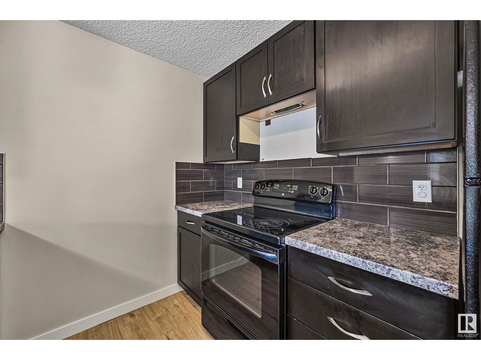 Photo 10 of 335 6076 Schonsee Wy Nw, Edmonton AB
