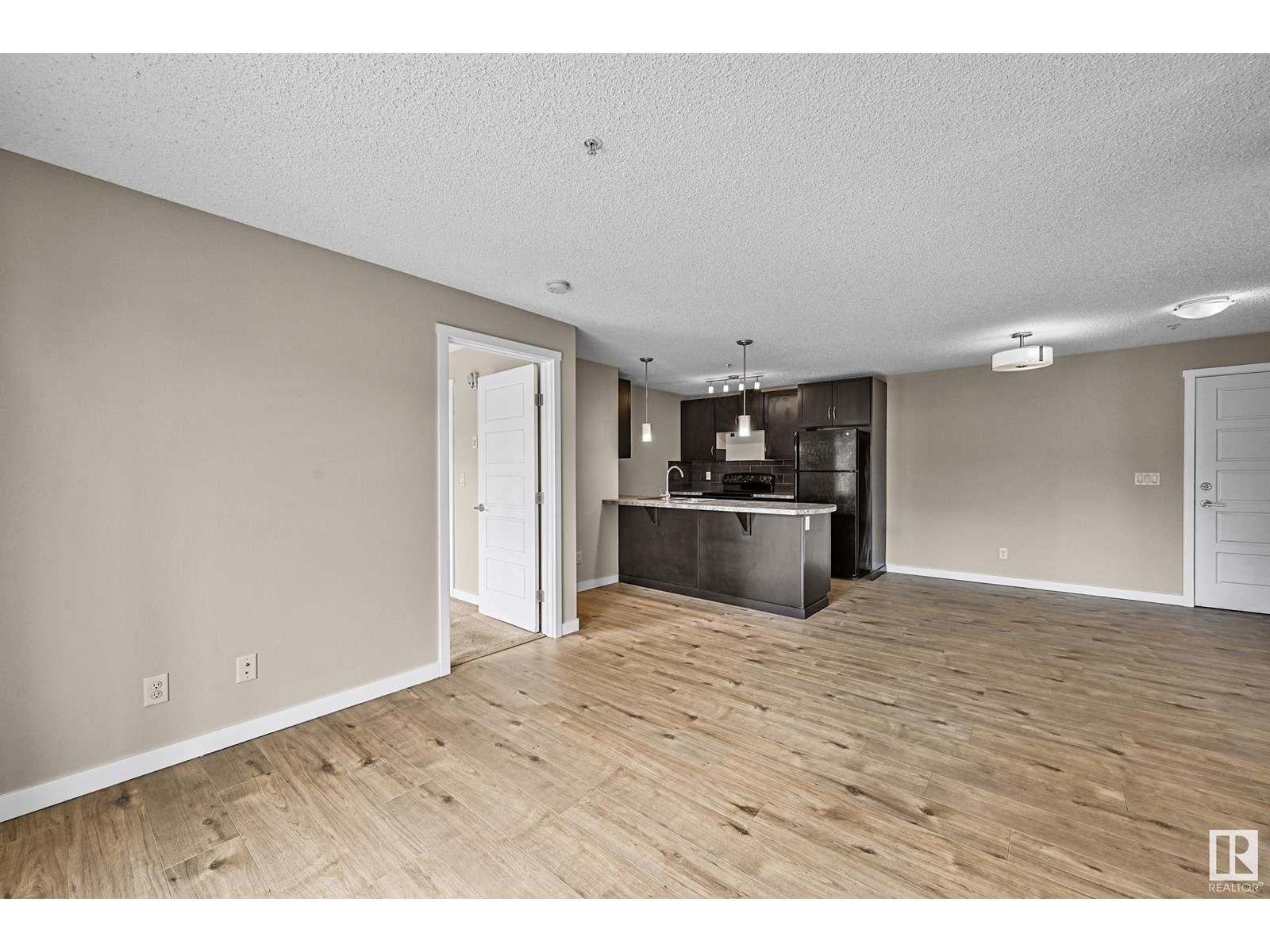 Photo 13 of 335 6076 Schonsee Wy Nw, Edmonton AB