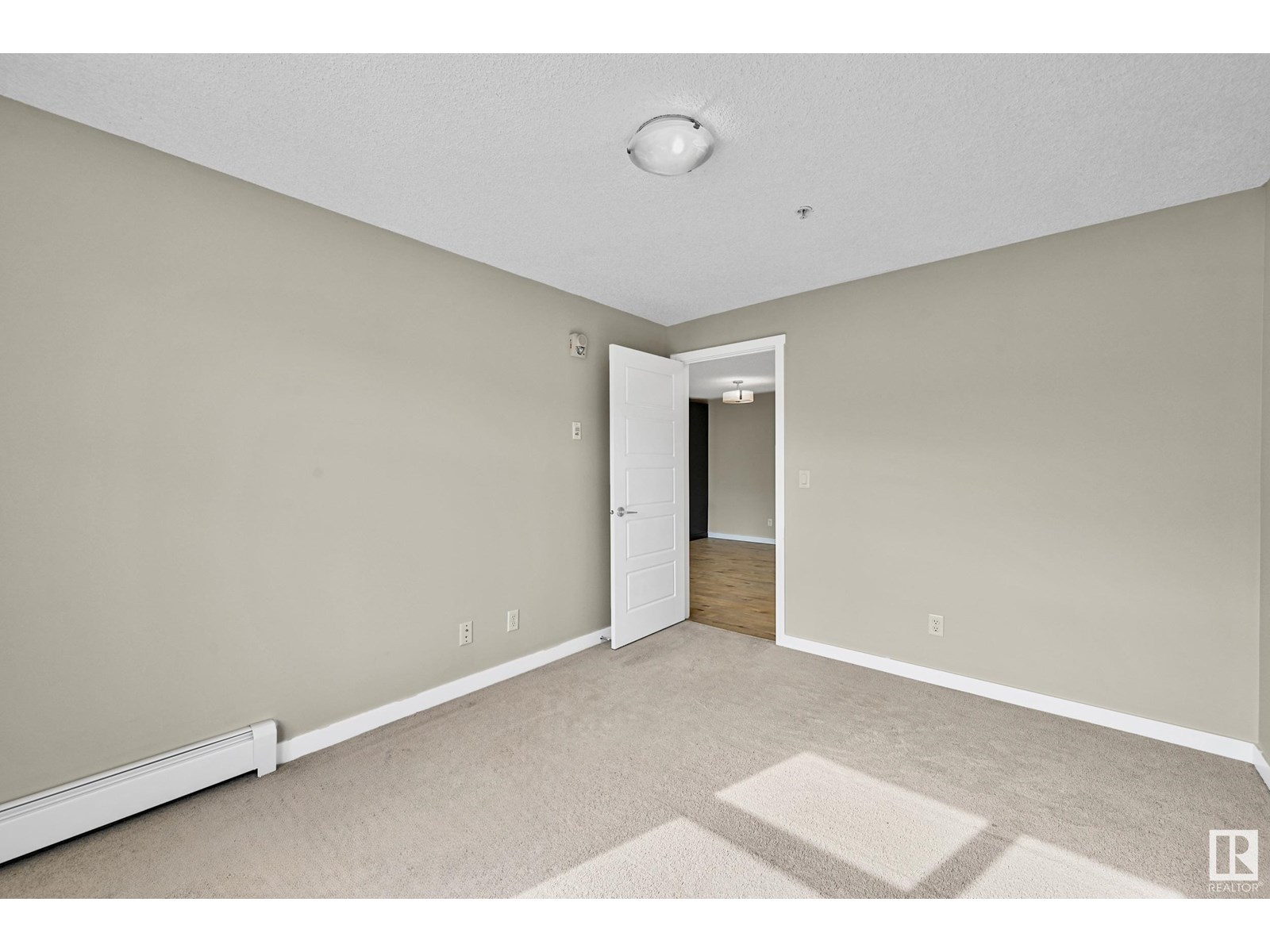 Photo 17 of 335 6076 Schonsee Wy Nw, Edmonton AB