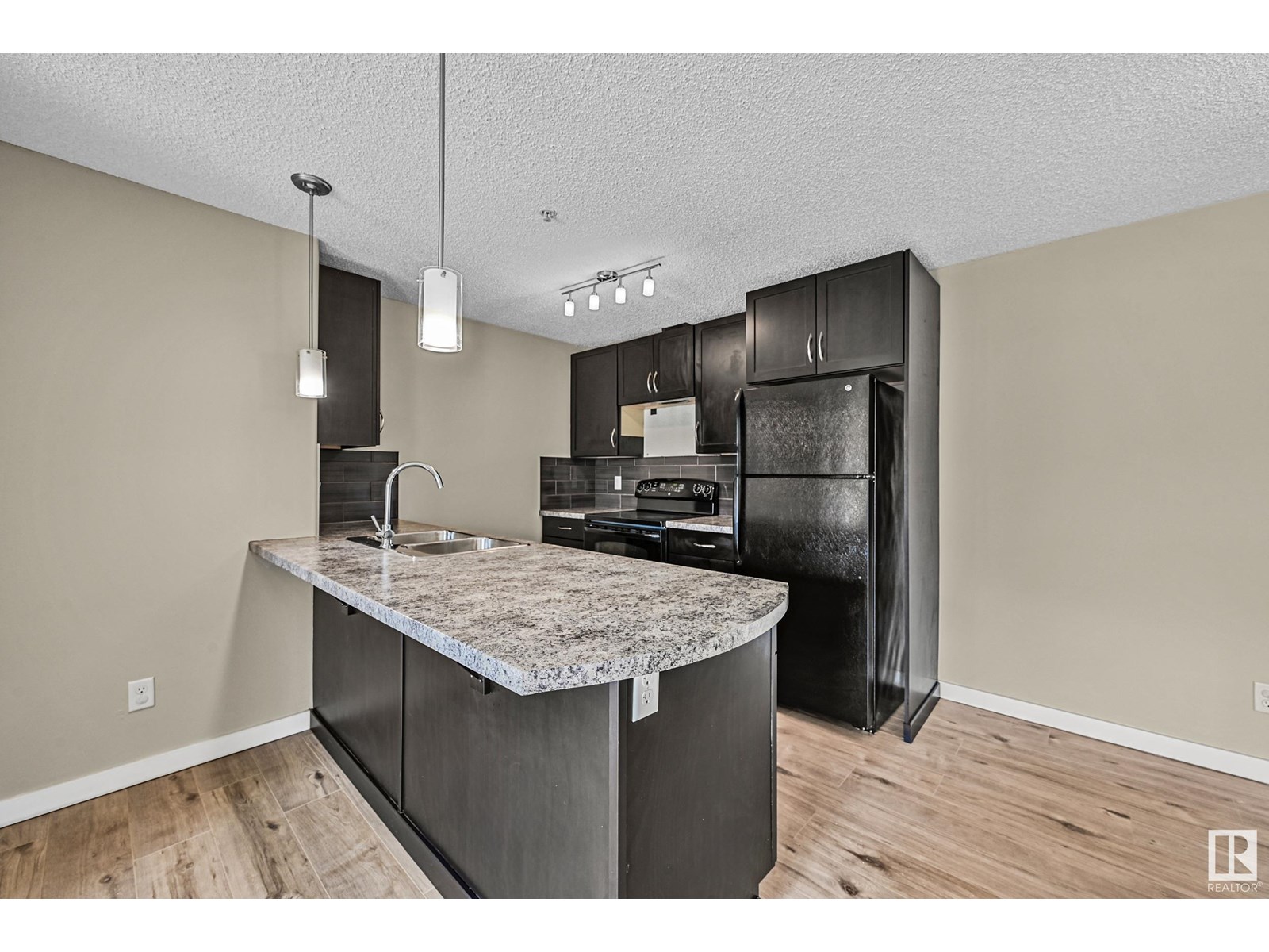 Photo 8 of 335 6076 Schonsee Wy Nw, Edmonton AB
