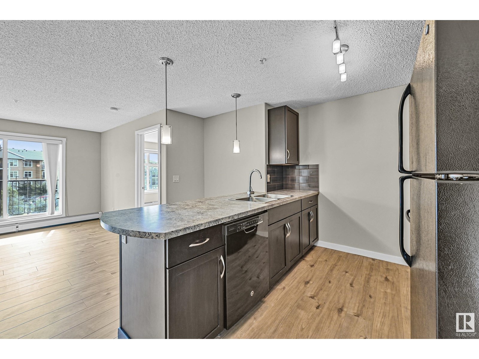 Photo 9 of 335 6076 Schonsee Wy Nw, Edmonton AB