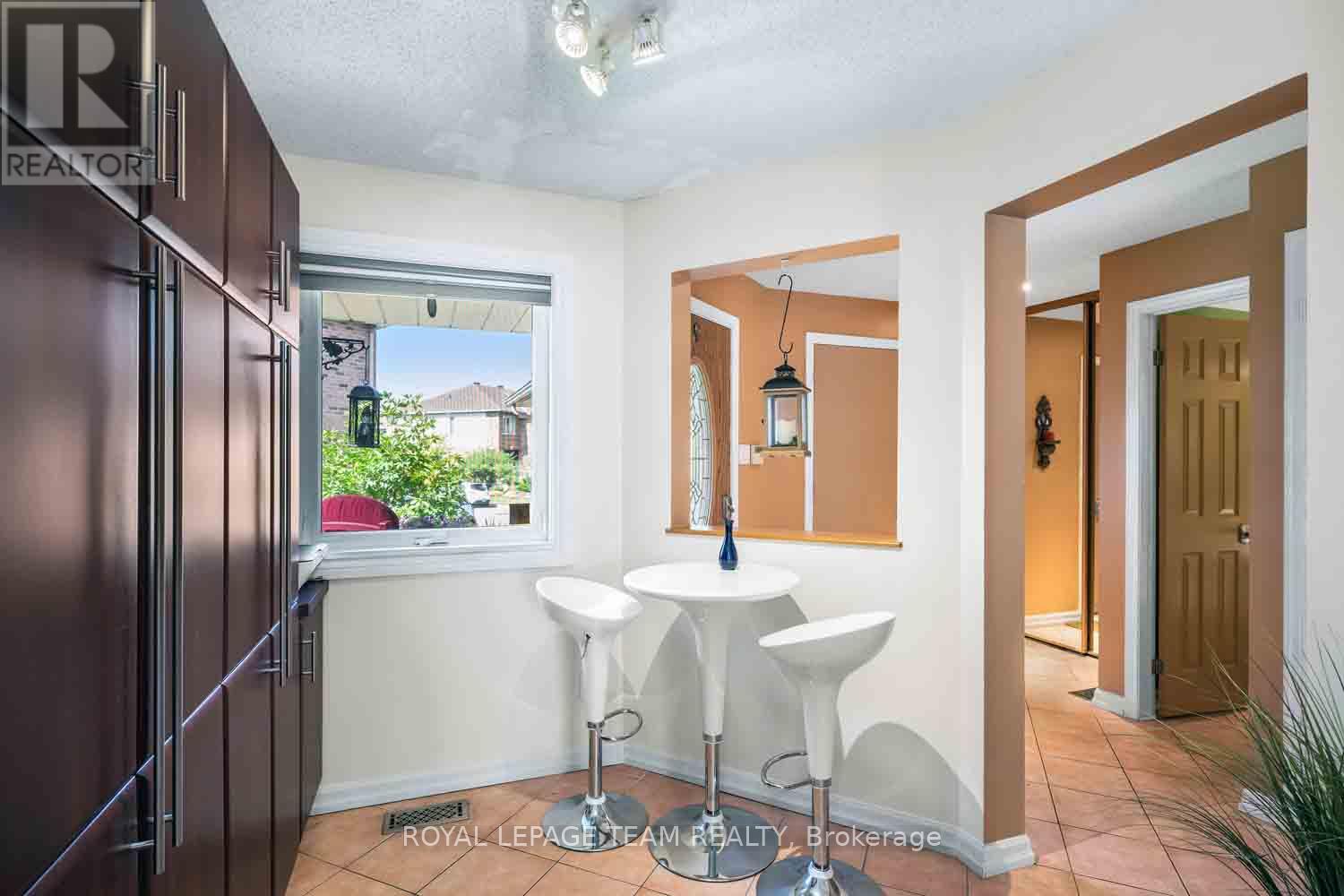 Photo 2 of 172 Southport Drive, Ottawa ON