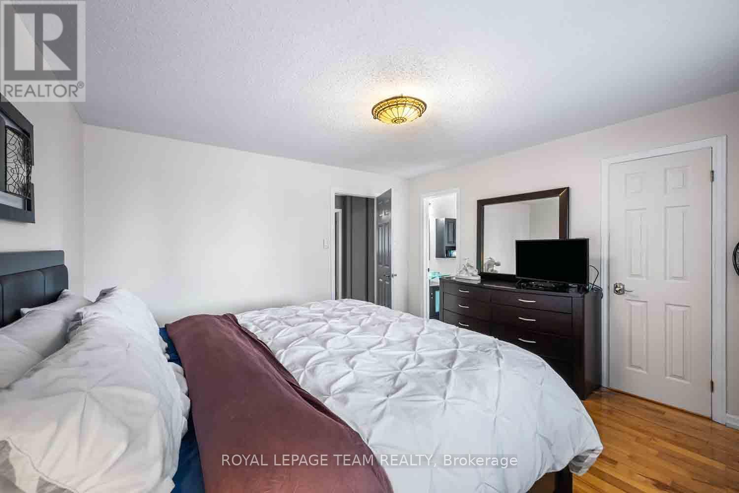 Photo 20 of 172 Southport Drive, Ottawa ON