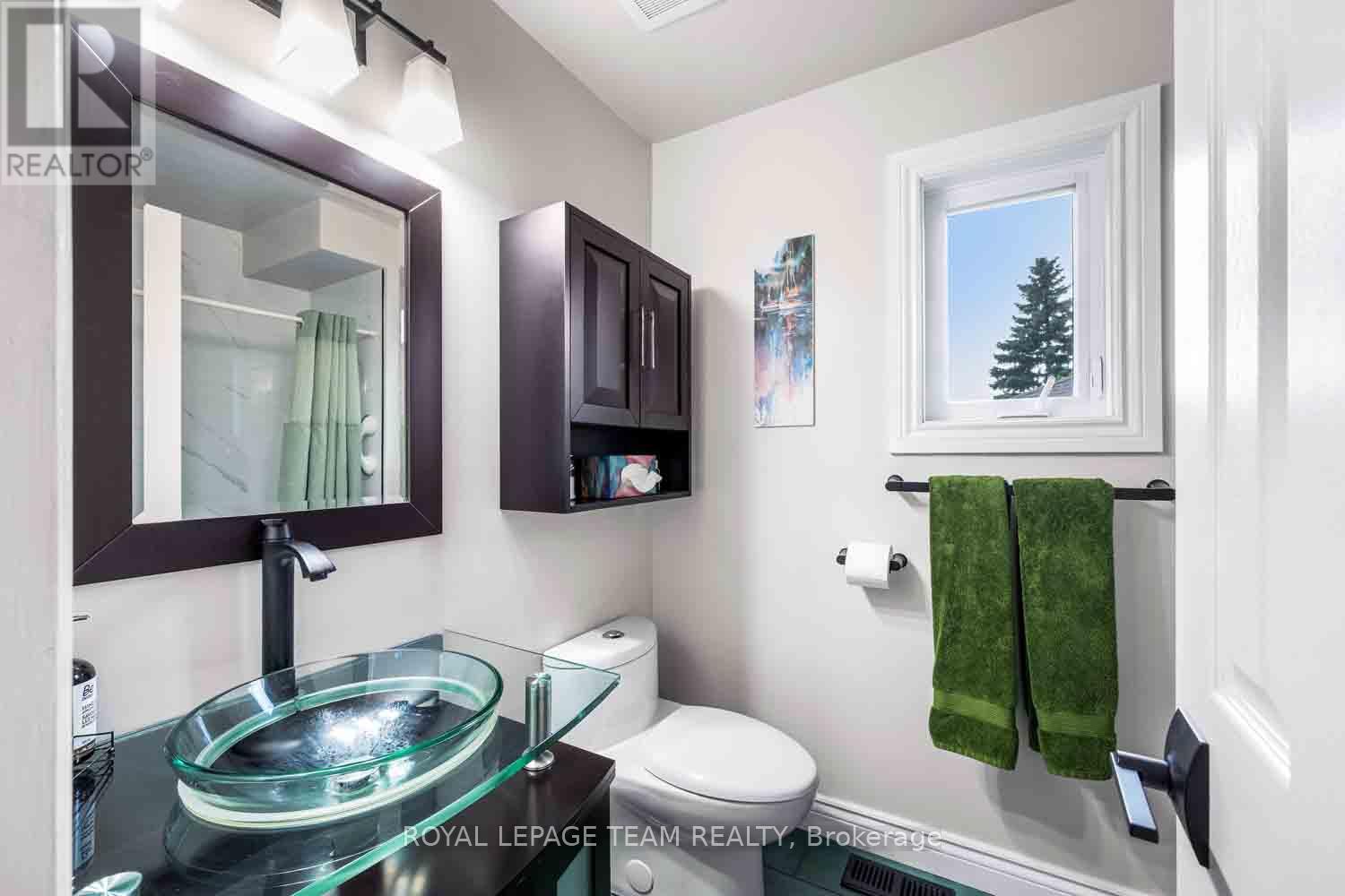 Photo 25 of 172 Southport Drive, Ottawa ON