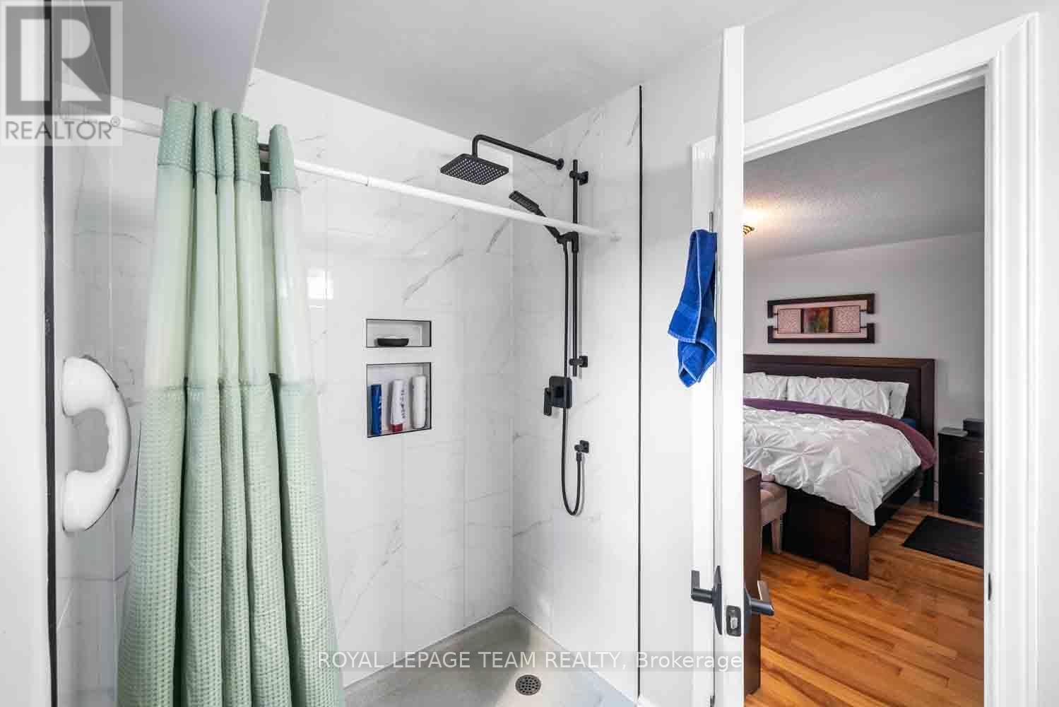 Photo 7 of 172 Southport Drive, Ottawa ON