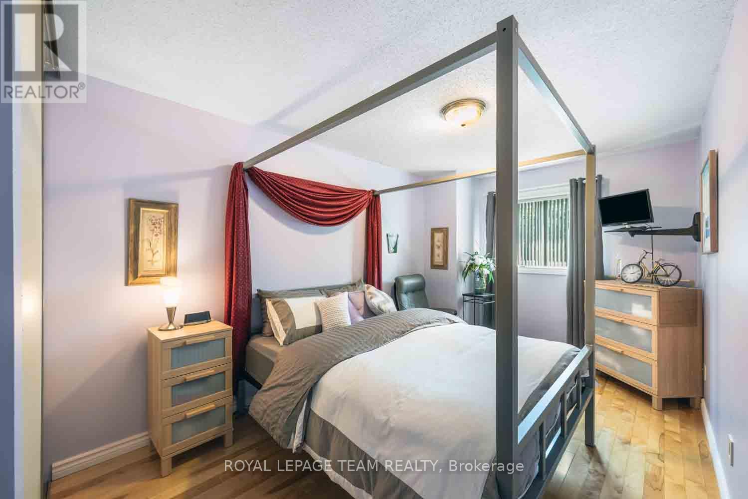 Photo 29 of 172 Southport Drive, Ottawa ON