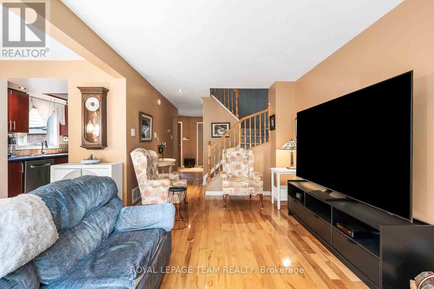 Photo 8 of 172 Southport Drive, Ottawa ON