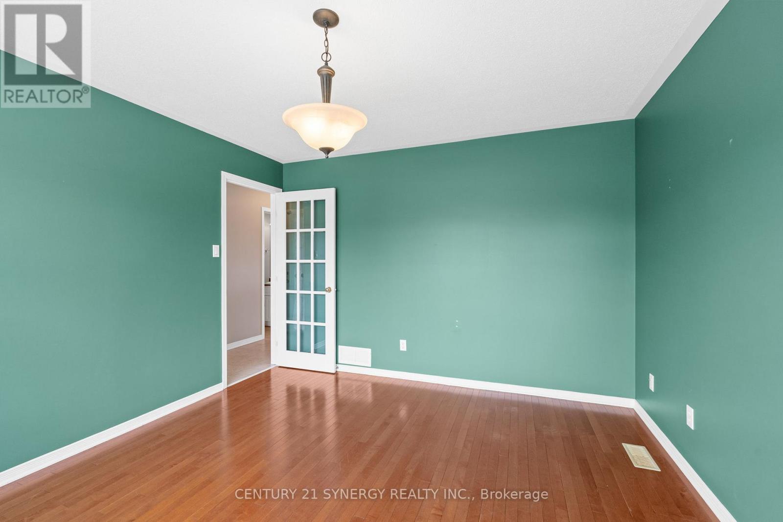 Photo 21 of 54 Dr Gordon Crescent, North Grenville ON