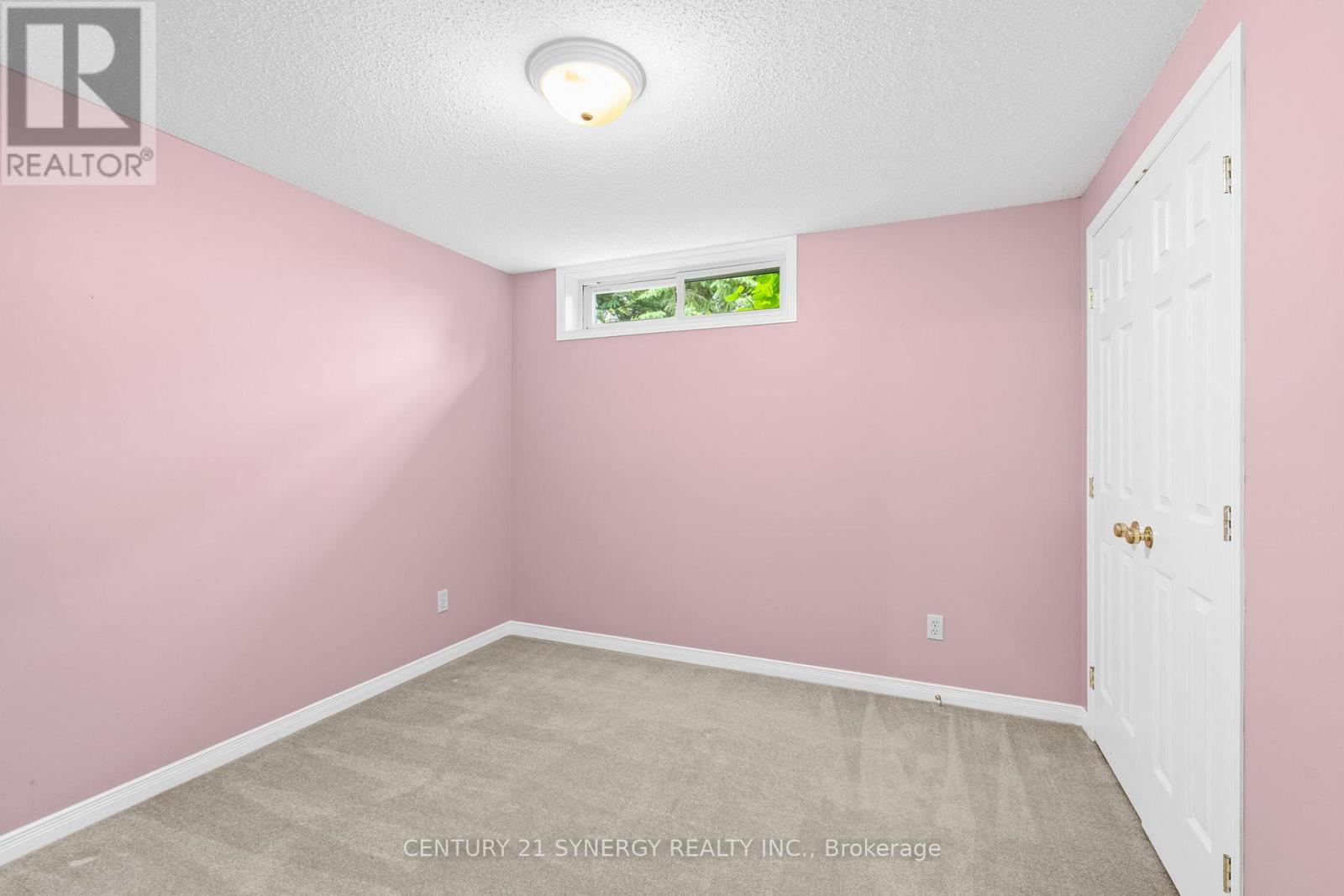 Photo 2 of 54 Dr Gordon Crescent, North Grenville ON