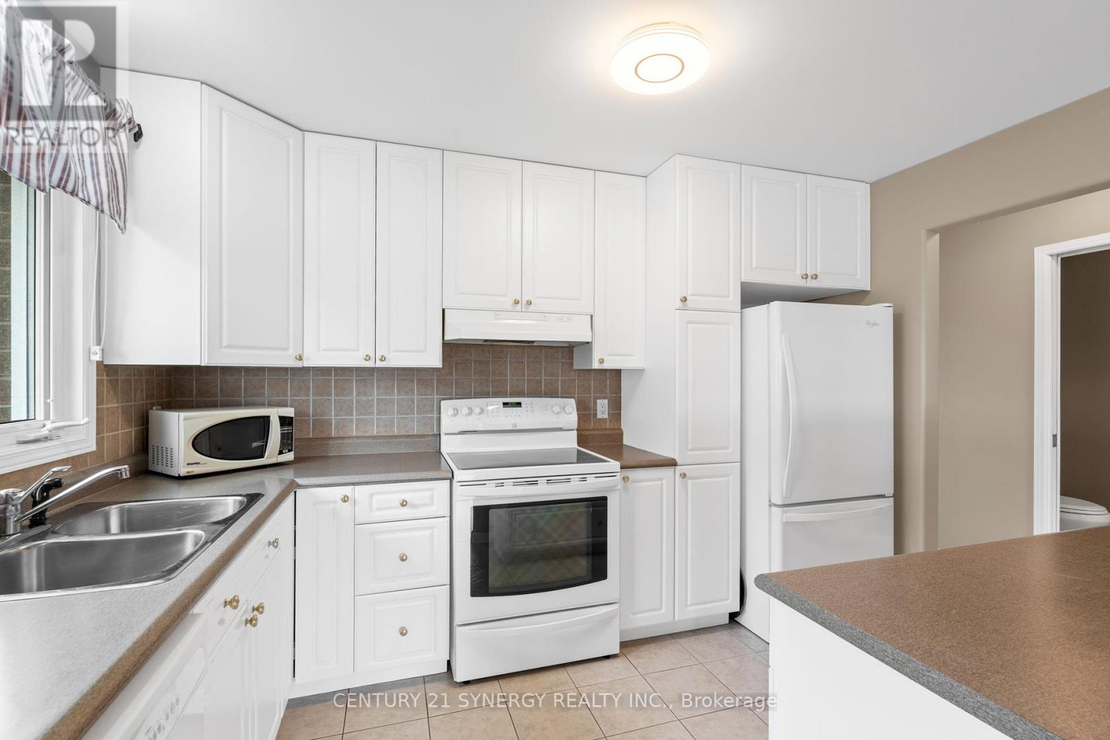 Photo 24 of 54 Dr Gordon Crescent, North Grenville ON