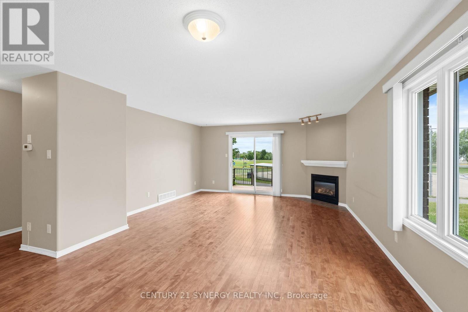 Photo 3 of 54 Dr Gordon Crescent, North Grenville ON