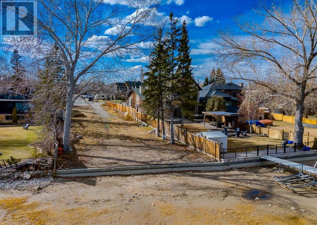 Photo 10 of 720 West Chestermere Drive, Chestermere AB