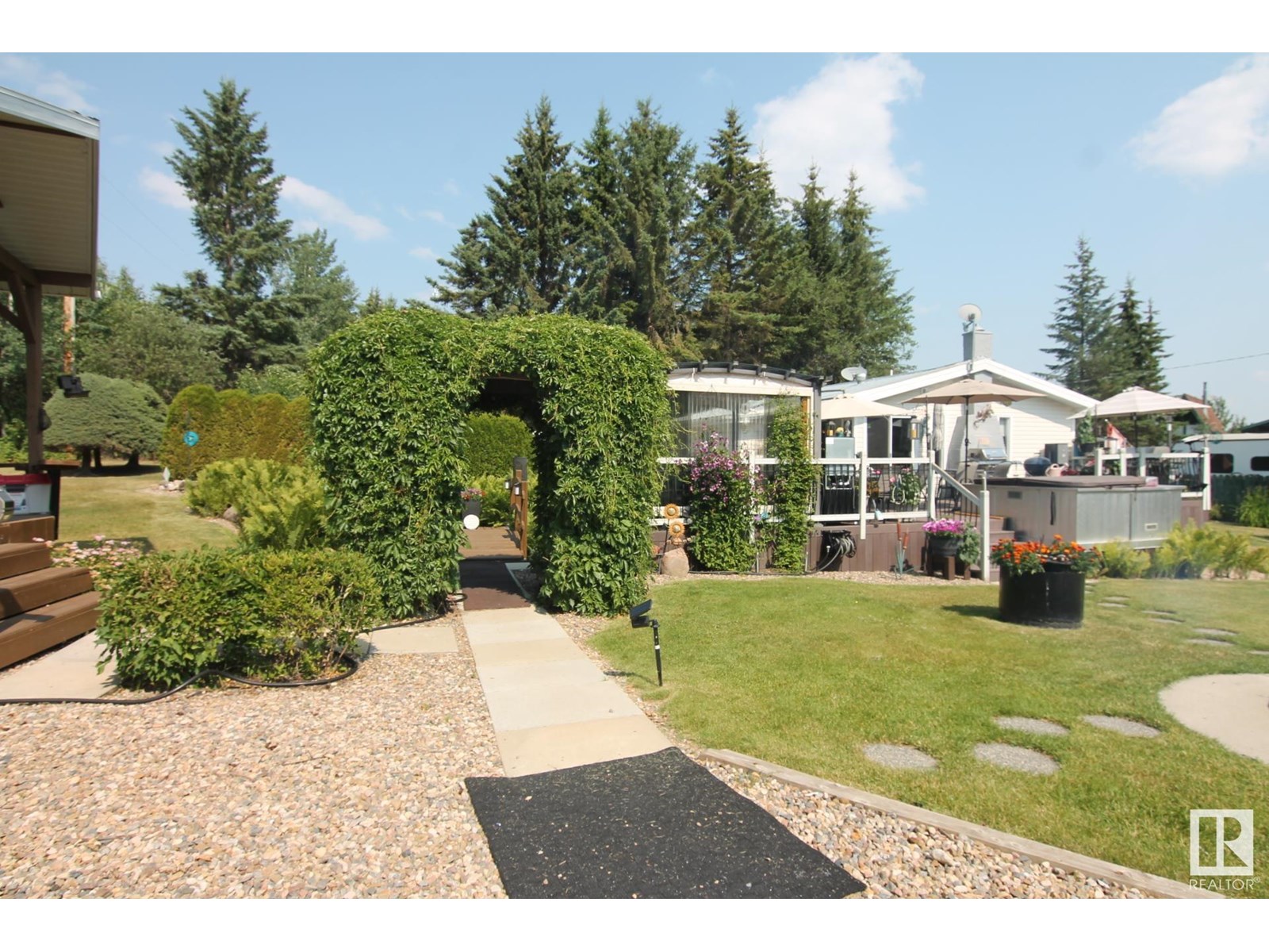 Photo 37 of 64 Robin Ln, Rural Athabasca County AB