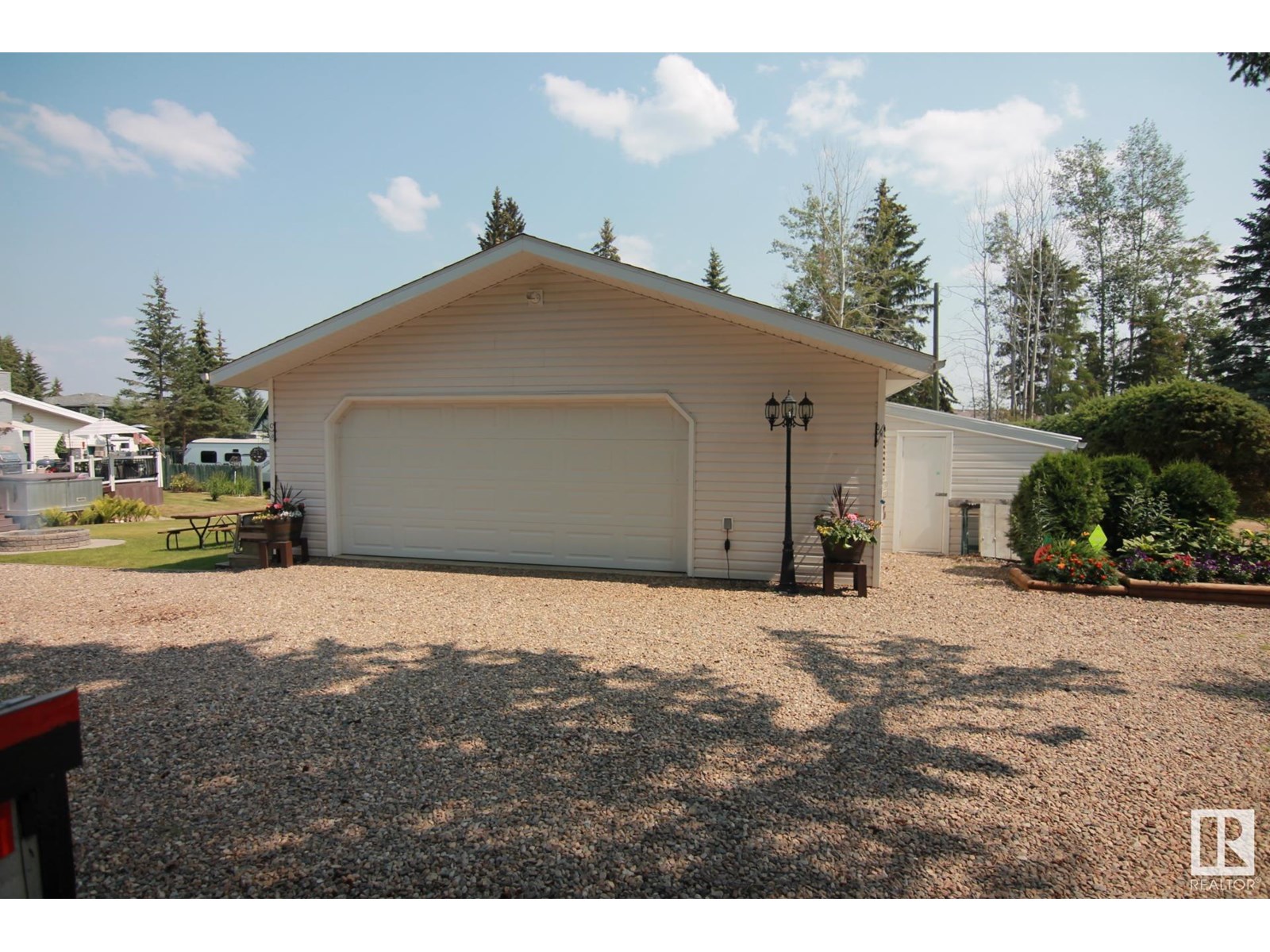 Photo 16 of 64 Robin Ln, Rural Athabasca County AB
