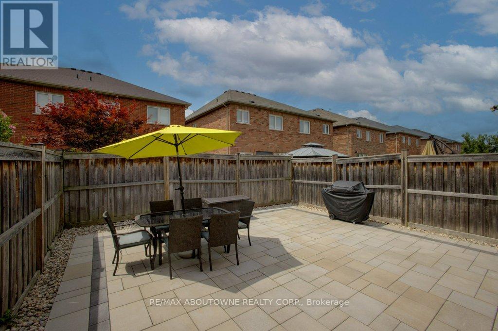 Photo 5 of 773 Shanks Heights, Milton ON